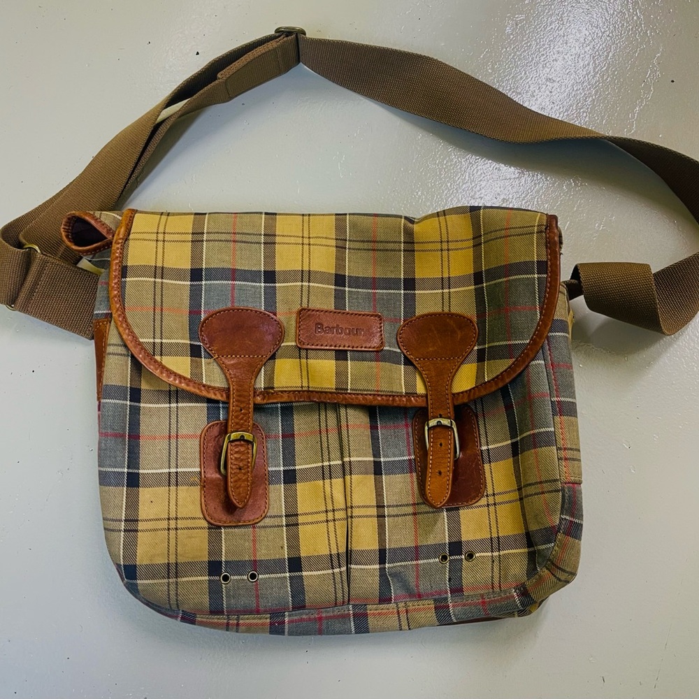 Barbour Authentic Stylish Messenger Bag.Waterproof Nylon/Canvas. Fits 17” Laptop